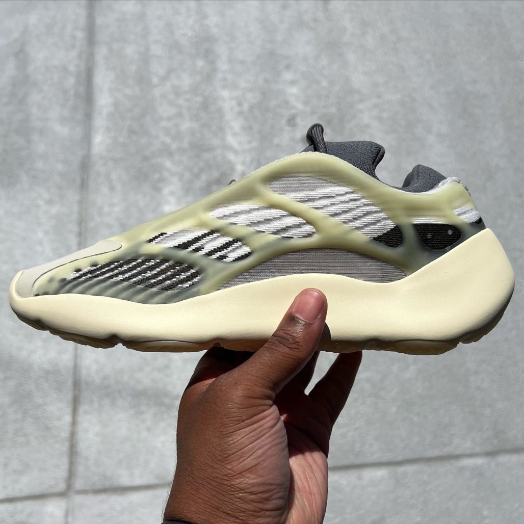 Adidas Yeezy 700 V3 Fade Salt